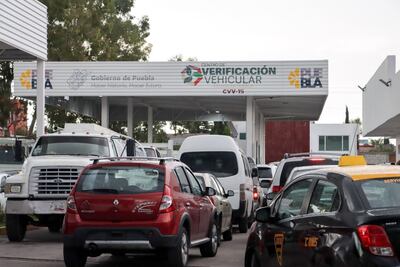 Poblanos abarrotan centros de verificación a días de que termine 2023