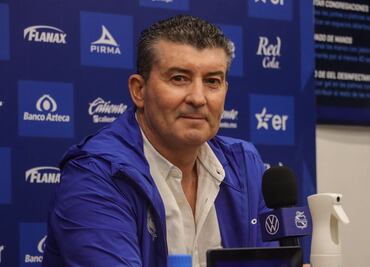 Chepo de la Torre olvida un momento al Puebla y reacciona a noticia de Chivas