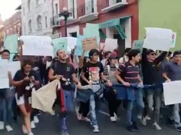 Estudiantes de la BUAP protestan por abuso policial