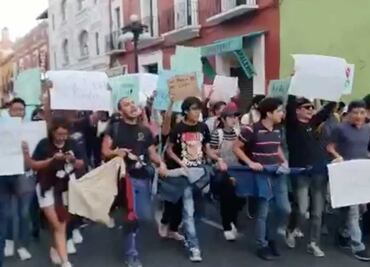 Estudiantes de la BUAP protestan por abuso policial