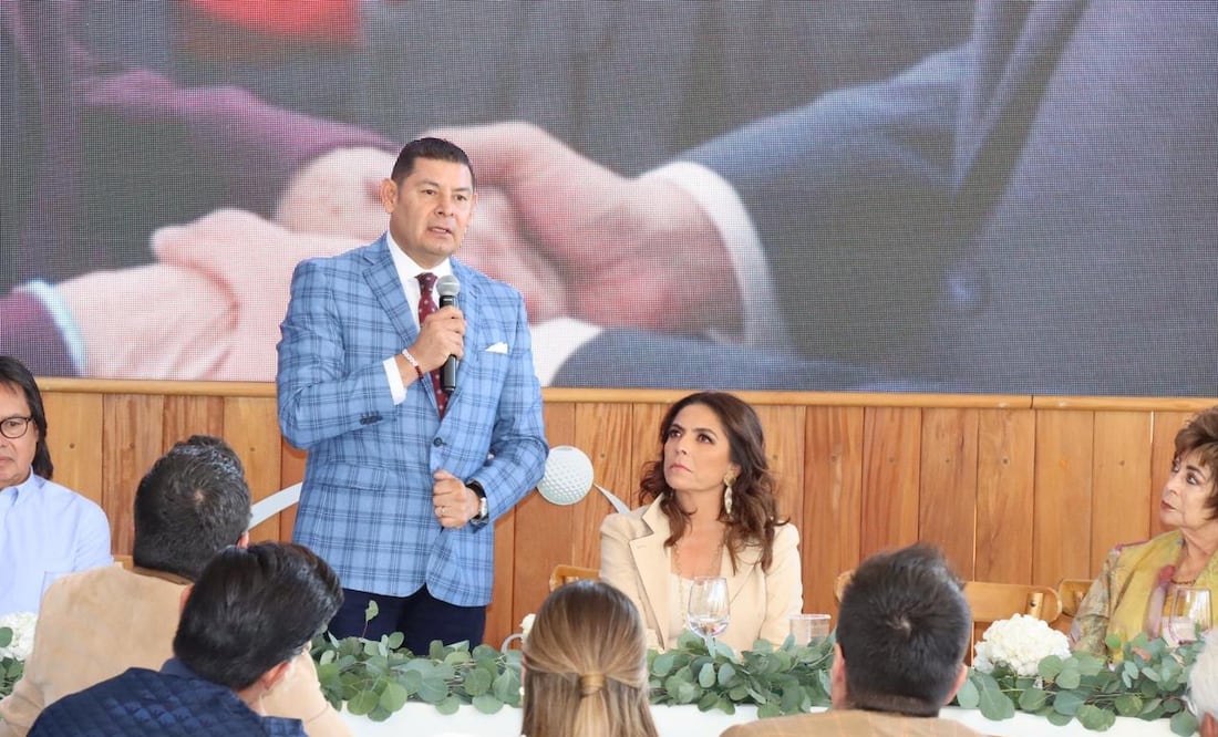 Alejandro Armenta se reunió con el equipo de trabajo de Olivia Salomón | Especial