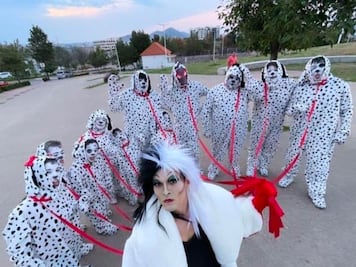 Cosplay Memo Aponte. Ahora se viste de Cruella y piden cancelarlo