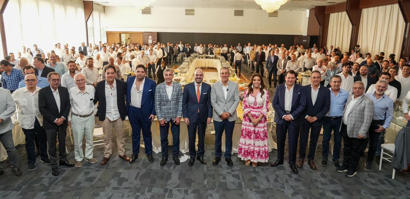 Pepe Chedraui se reunió con la comunidad libanesa de Puebla | Foto: Especial