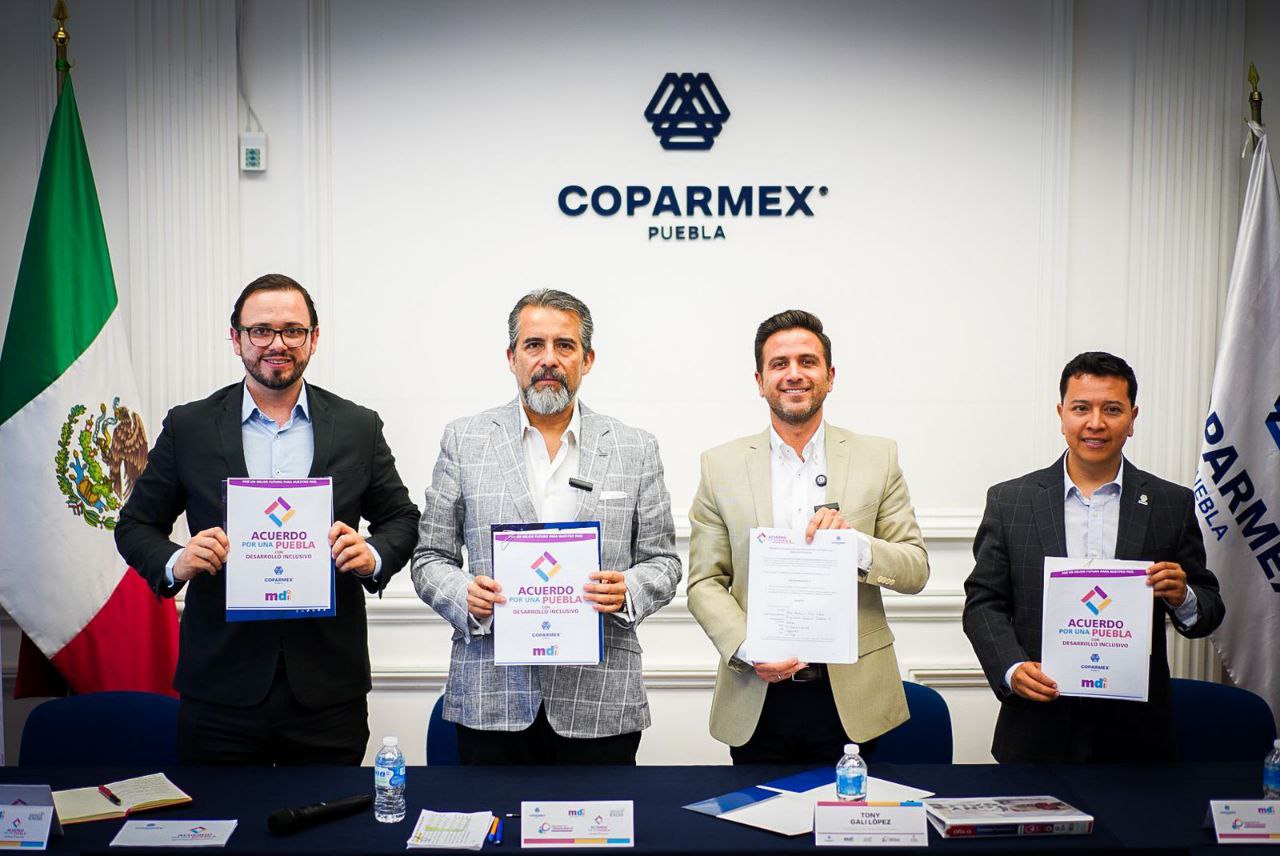 Tony Gali presenta agenda legislativa al sector empresarial de Puebla