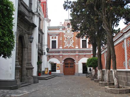 ¿Cuántas iglesias hay en Puebla?