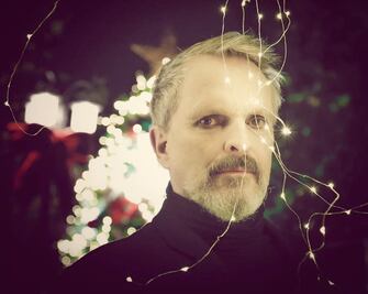 VIDEO Miguel Bosé visita el centro de Puebla antes de su concierto en el Palenque