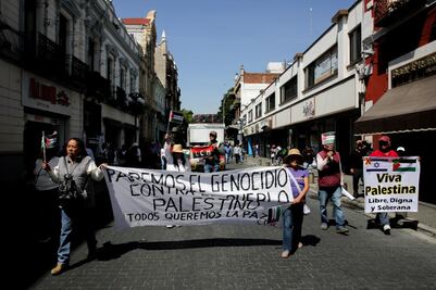En el Centro Histórico de Puebla marchan por la paz entre Israel y Palestina