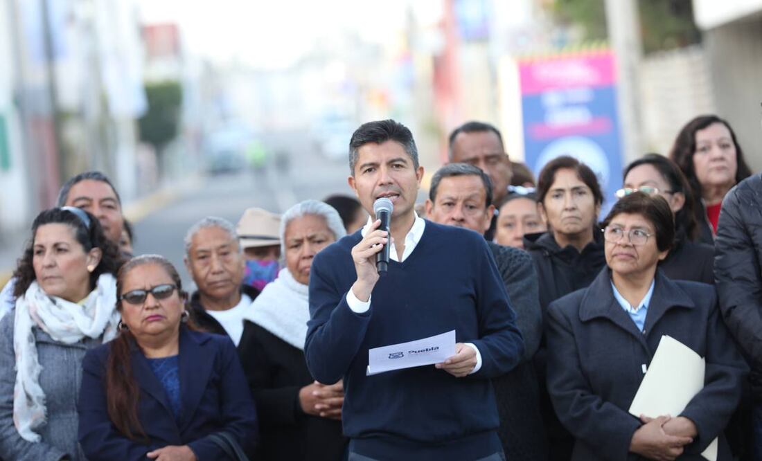 Eduardo Rivera Pérez entregó una nueva calle rehabilitada | Foto: Ayuntamiento de Puebla