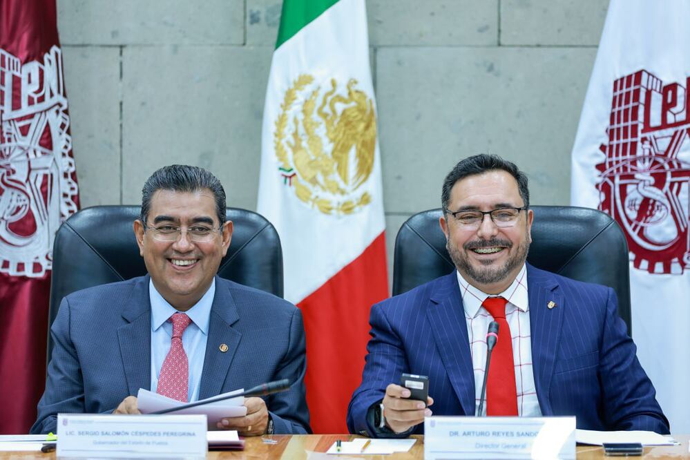 Sergio Salomón Céspedes firmó convenio con Arturo Reyes, director del IPN | Foto:  Gobierno del Estado de Puebla