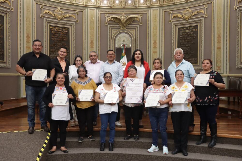 Las cocineras de San Nicolás de los Ranchos son expertas en el Chile en Nogada | Foto: Congreso del Estado