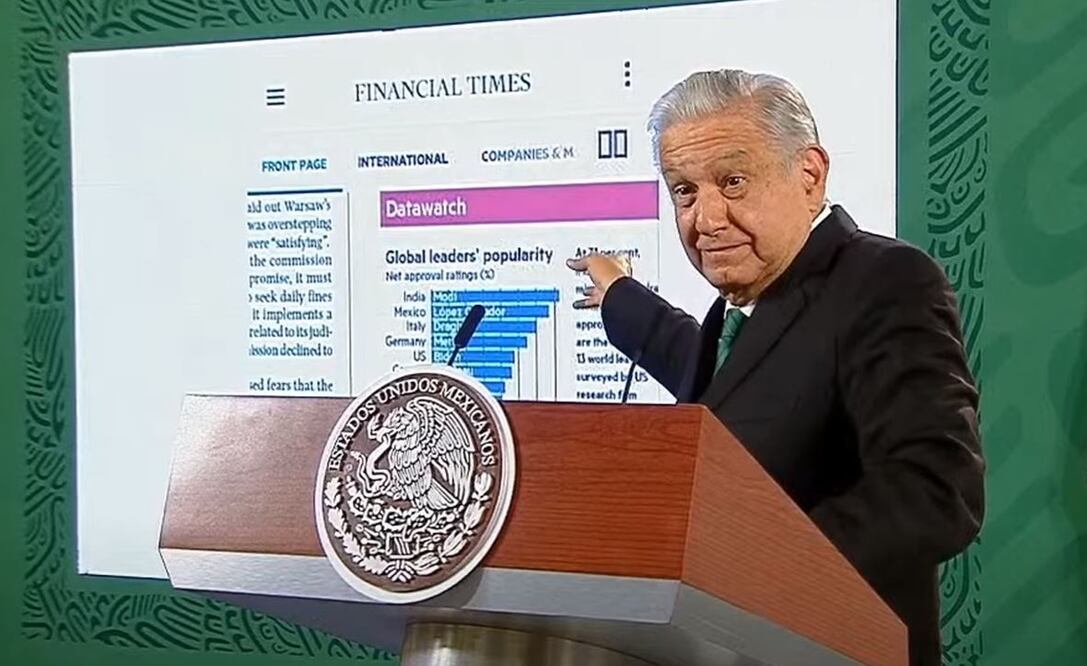 "Esto es para el archivo de vanidades. Van a decir nuestros adversarios ‘es un ególatra’", expresó López Obrador. Foto: Captura de pantalla