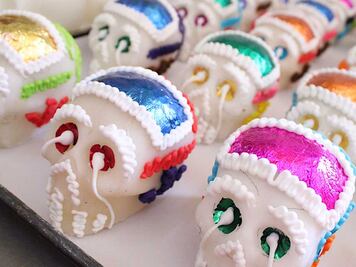 ¿Cómo se hacen las calaveritas de azúcar?