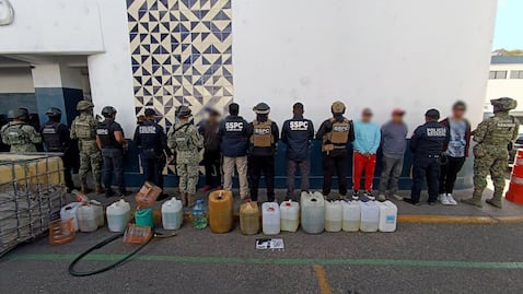 Autoridades de PEMEX, en coordinación con SSPC y SSP, detienen a catorce personas por venta ilegal de combustible