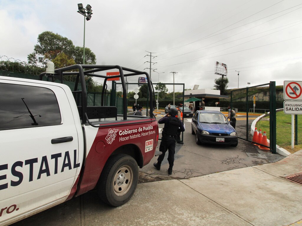 Operativo UDLAP. Despliegan elementos policiacos en el campus por presunto desalojo