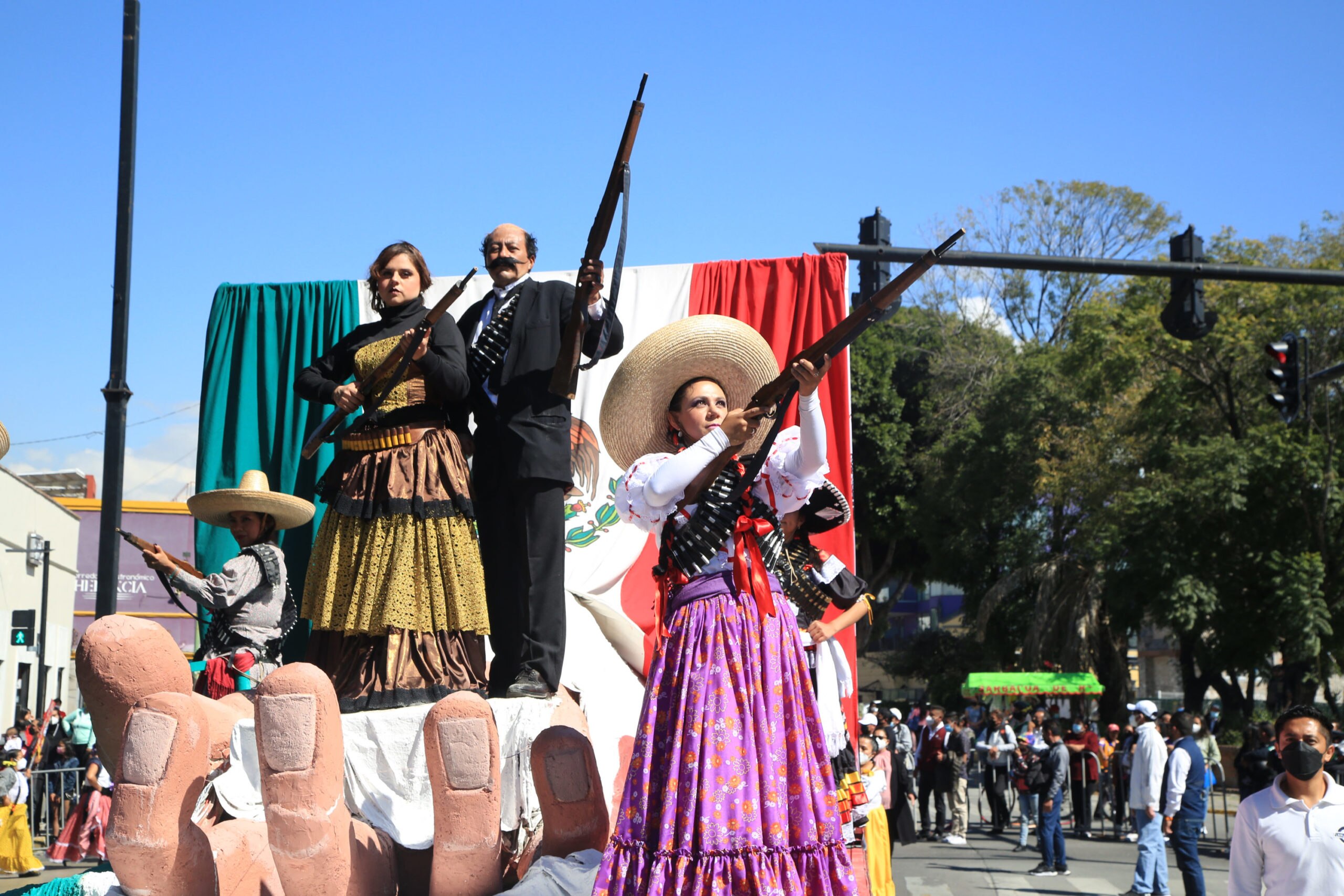 Si aún no pudiste disfrutar de un descanso durante las festividades del Día de Muertos, el 18 de noviembre se presenta como una excelente oportunidad para tomar un respiro, descansar o aprovechar el tiempo para realizar actividades recreativas o familiares.

Foto: Producción El Universal Puebla