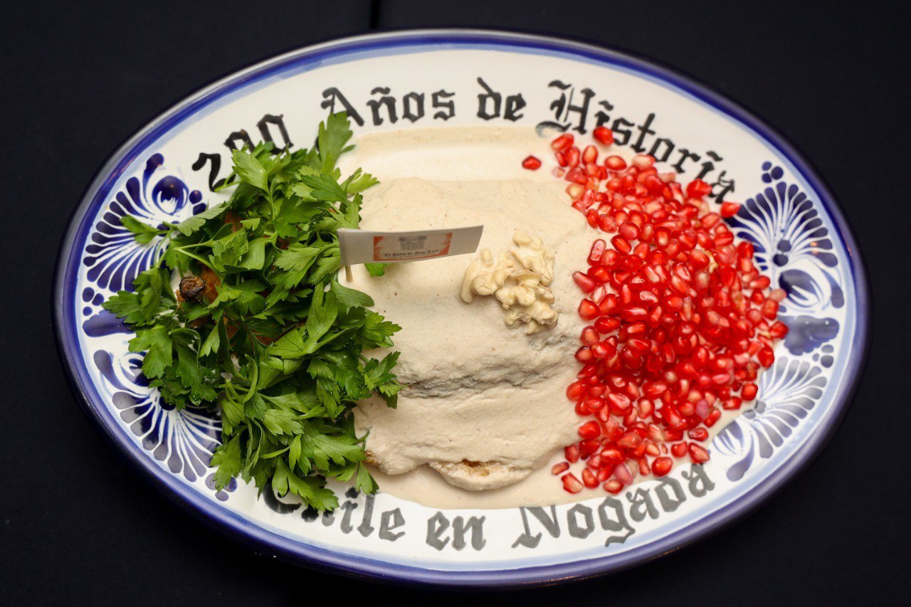 Un total de 28 restaurantes fueron certificados para vender Chiles en Nogada | Foto: EsImagen