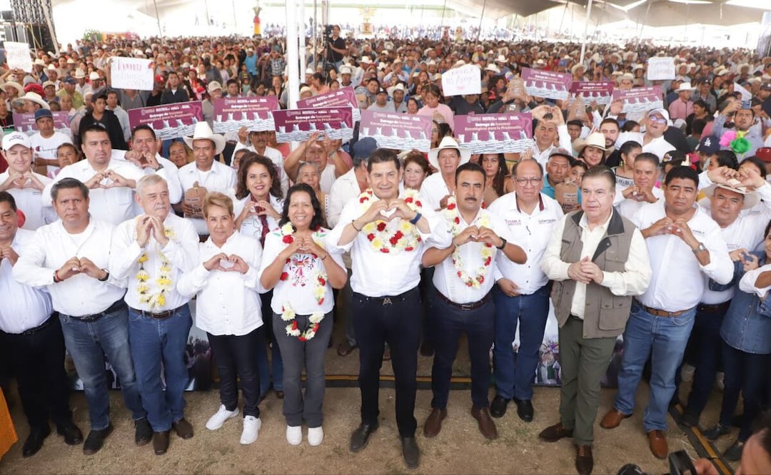 El gobernador encabezó la entrega de apoyos con inversión de 21.2 millones de pesos | Fotos: Gobierno del Estado