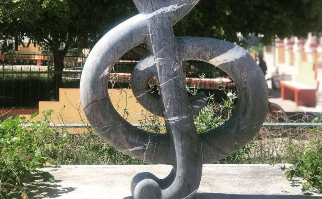 En el centro de San Felipe Otlaltepec hay esta escultura musical. | Foto: Instagram El rol chino