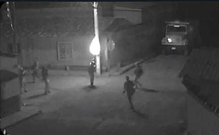 Captan cómo CJNG ataca con drones con explosivos a habitantes y Guardia Nacional en Michoacán