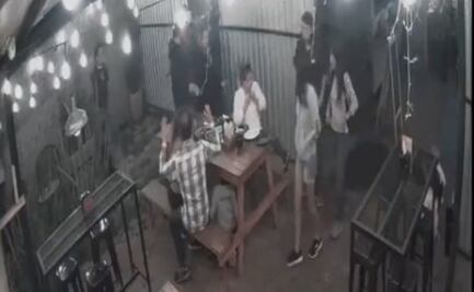 VIDEO. Hombres armados asaltan Mr. Taco en San Andrés Cholula