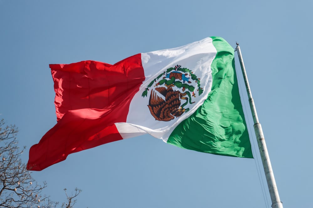 La Bandera de México fue izada al revés en el Parque de la Bandera en Puebla | Foto: EsImagen