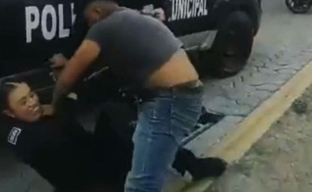 Esta mañana, un sujeto golpeó a dos mujeres policías durante un operativo | Foto: Redes sociales