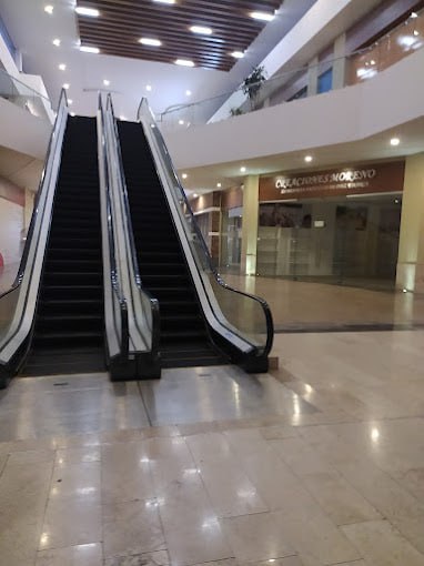 Plaza Las Torres es un centro comercial bastante desolado | Foto: Google / Daniel Barrios