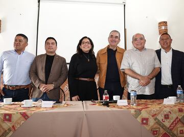 Ahora renuncian al PRI cinco alcaldes poblanos