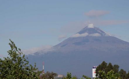 ​56 mil poblanos viven en las faldas del volcán Popocatépetl