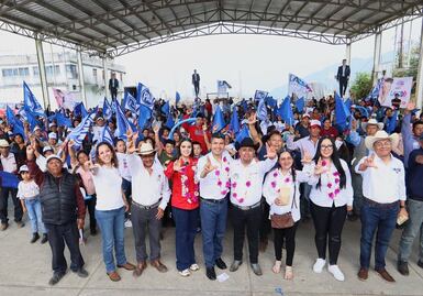 Lalo Rivera se compromete a brindar mejores caminos a Quimixtlán