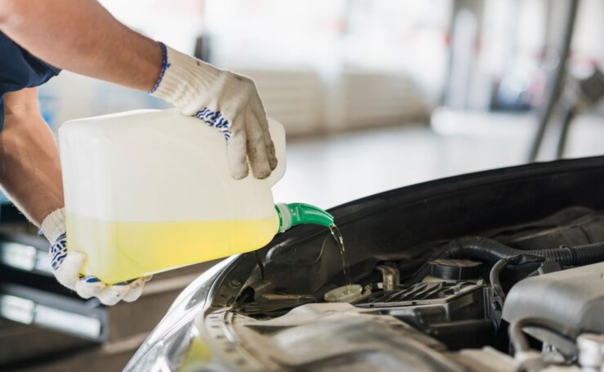 ¿Cuándo se le pone anticongelante a un carro?