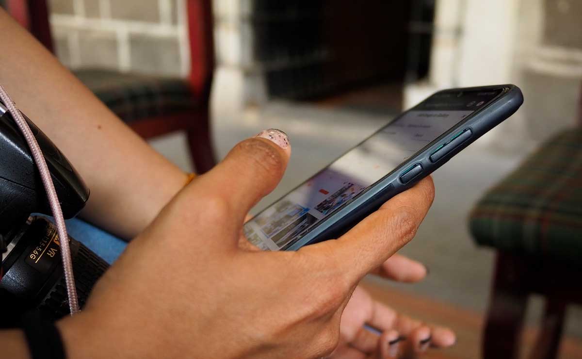 Poblanos pasan 6 horas diarias en internet