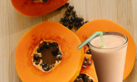 ¿Qué pasa si tomo diario licuado de papaya?