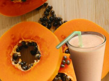 ¿Qué pasa si tomo diario licuado de papaya?
