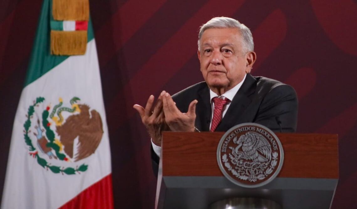 el presidente Andrés Manuel López Obrador aseguró este viernes que no está influyendo en el proceso electoral rumbo a 2024 y afirmó que no está llamando a votar a nadie. Foto: Hugo Salvador