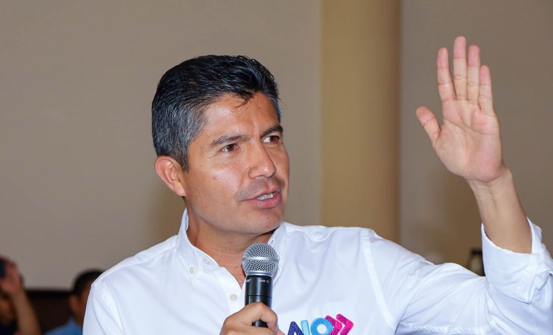 El candidato Lalo Rivera encabezó una reunión en San Pedro Cholula | Foto: EsImagen