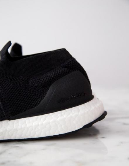 Guía infalible para lavar tus tenis negros y que no queden opacos 