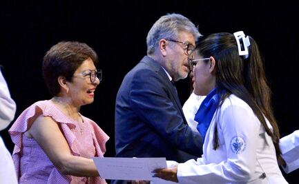 Rectora de la BUAP preside graduación de la Facultad de Medicina