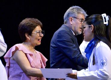 Rectora de la BUAP preside graduación de la Facultad de Medicina