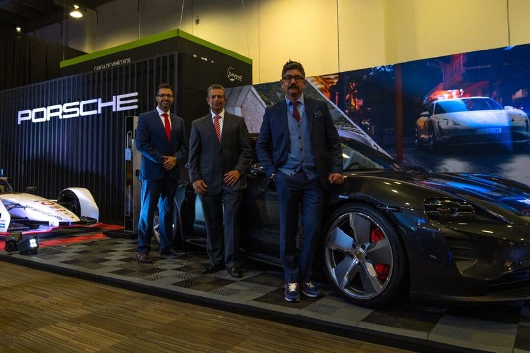 Porsche ampliará red de cargadores en Latinoamérica para sus modelos eléctricos