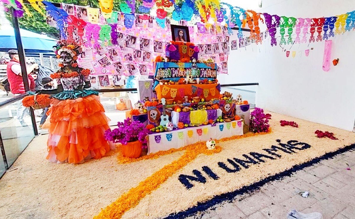 Facultad de Derecho de la BUAP dedica ofrenda a Cecilia Monzón