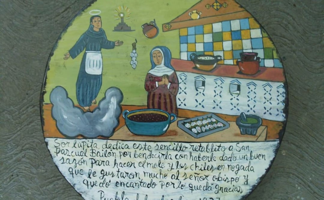 Por el grado de dificultad que representa cocinar los chiles en nogada, Sor Lupita agradeció a San Pascual Bailón | Foto: Puebla Antigua