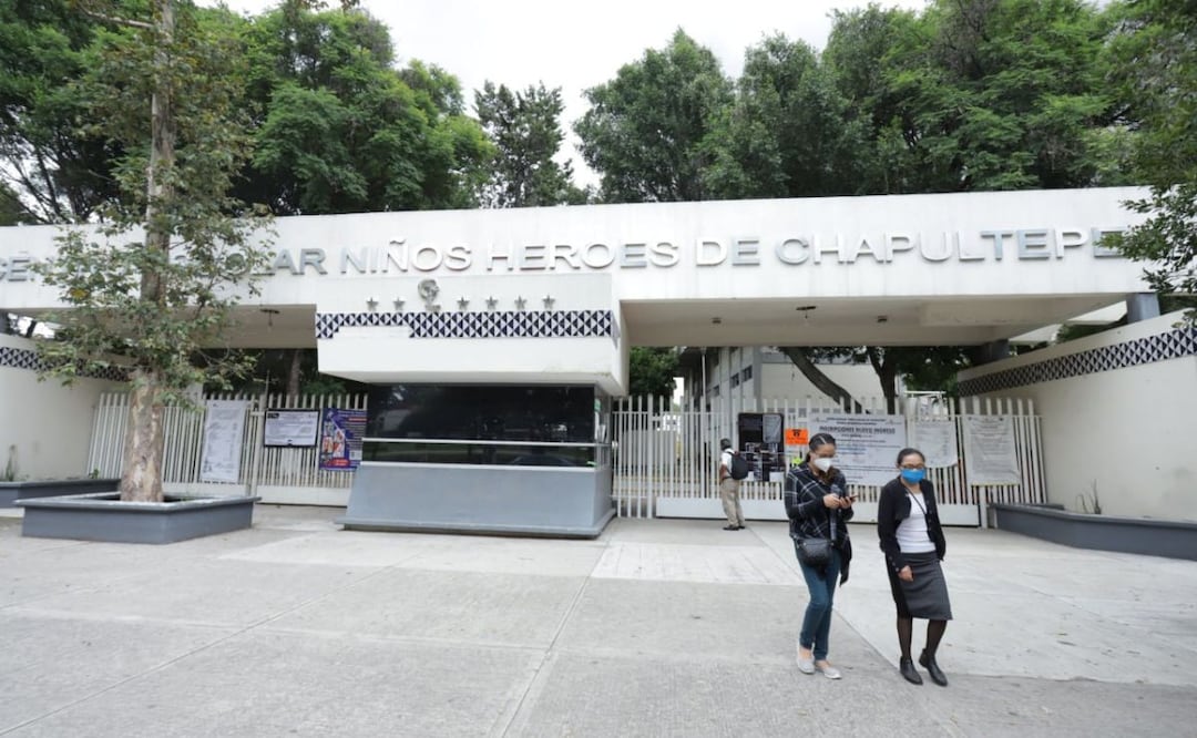 Padres de familia denunciaron que en el CENHCH les condicionaron la inscripción de los alumnos | Foto: Agencia Es Imagen para El Universal Puebla