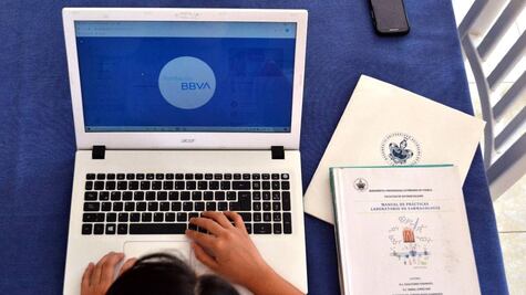 Estudiantes BUAP consiguen beca de BBVA