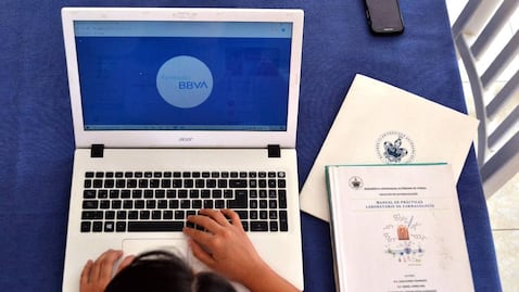 Estudiantes BUAP consiguen beca de BBVA