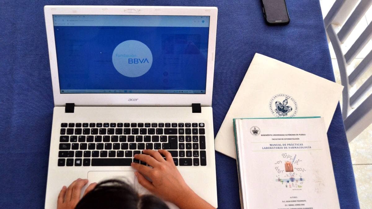 Estudiantes BUAP consiguen beca de BBVA