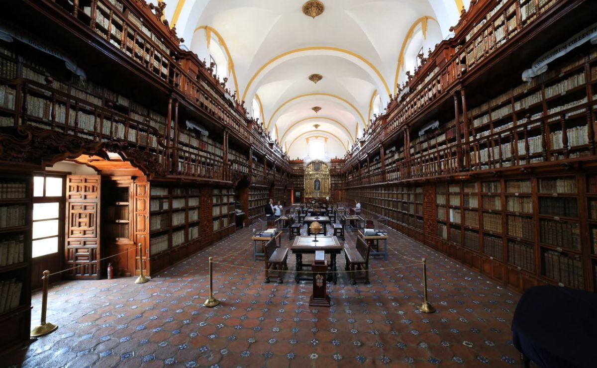 La Palafoxiana fue la primera biblioteca pública de América Latina y se encuentra en el Centro Histórico de Puebla | Foto: Agencia Es Imagen para El Universal Puebla
