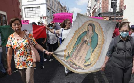 Así fue la marcha en Puebla en defensa del INE