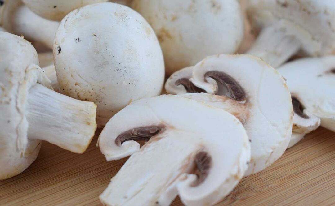 TikTok muestra cómo es que debes limpiar los champiñones para que no pierdan su sabor ni propiedades | Foto: Archivo El Universal