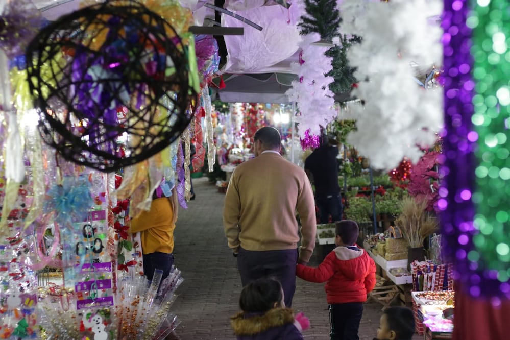 En los tianguis de Puebla encontrarás todo para esta Navidad | Foto: Agencia Es Imagen para El Universal Puebla